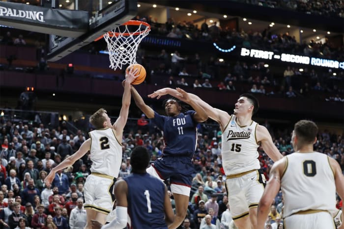 Fletcher Loyer, Zach Edey shot block march madness